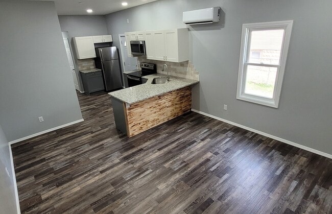 Building Photo - 1708 West 2nd St N Unit 1 Rental