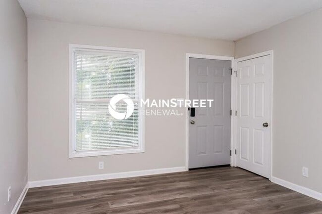 Photo - 3 Bedroom Pet-Friendly Home in Louisville, KY with Main Street Renewal