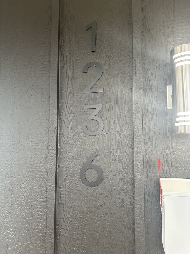 "Spacious 3-Bedroom Duplex with Granite Charm in Indianapolis – 1250 Sq Ft of Modern Living!"