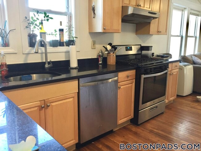 Photo - 185 Hillside St