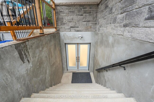 Photo - 330 Maple Ave