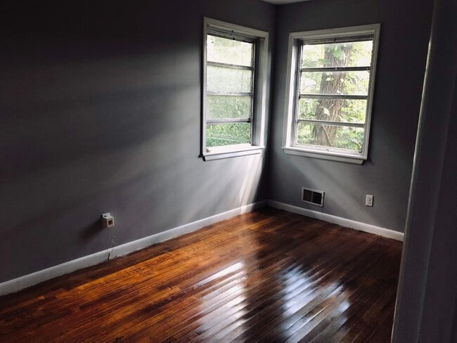 Photo - 1528 5 Mile Rd