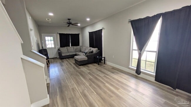 Photo - 216 Wildflower Ln