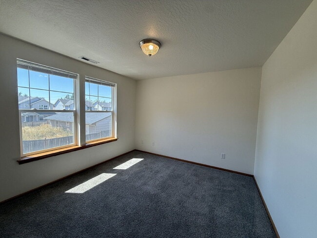 Photo - 6810 Aster St