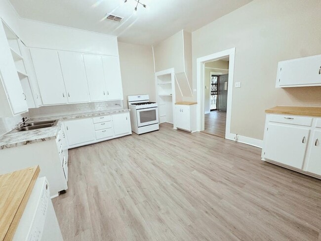 Photo - 1016 Sulphur Springs Rd
