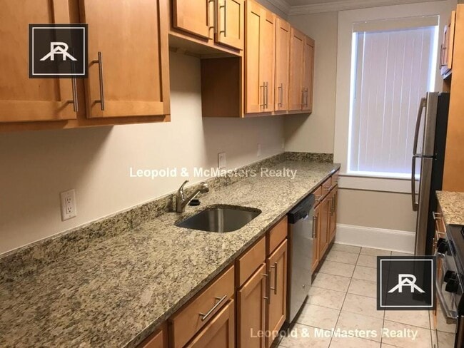Building Photo - 2 bedroom in Brookline MA 02446 Unit 3 Rental