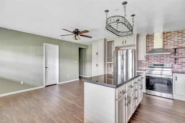 Photo - 10821 TX-150