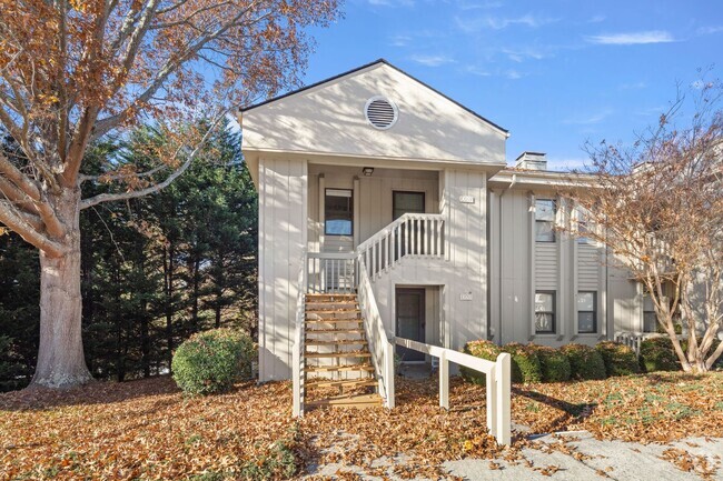 Building Photo - Updated Condo in East Asheville