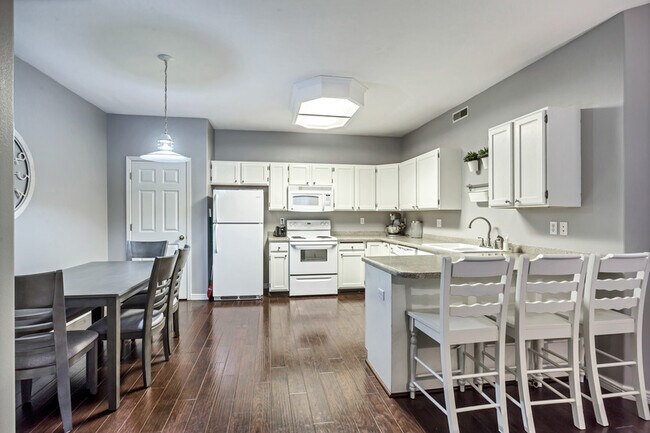 Photo - 421 Belmont Pl