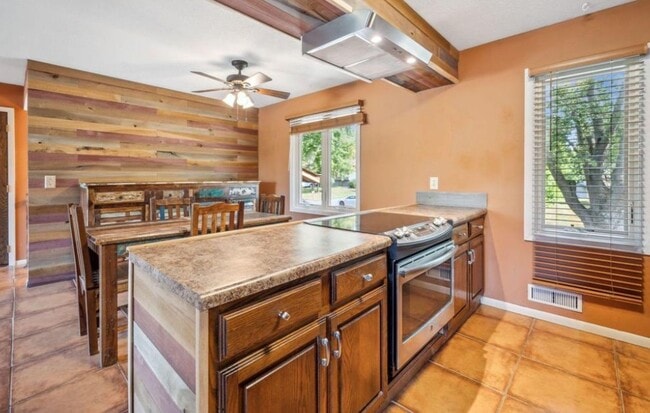 Photo - 156 Tamarack Ct