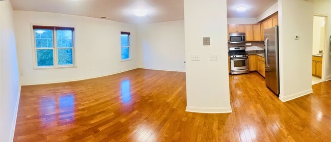Building Photo - 391 Pleasant St Unit 307