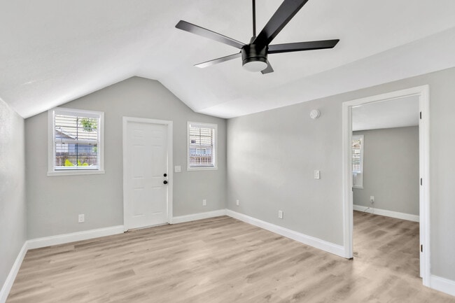 Photo - 1515 Sadlon Ave