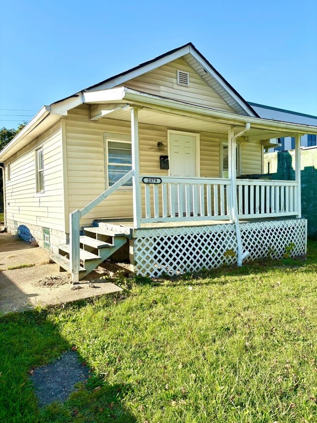 Photo - 2379 Linden Ave