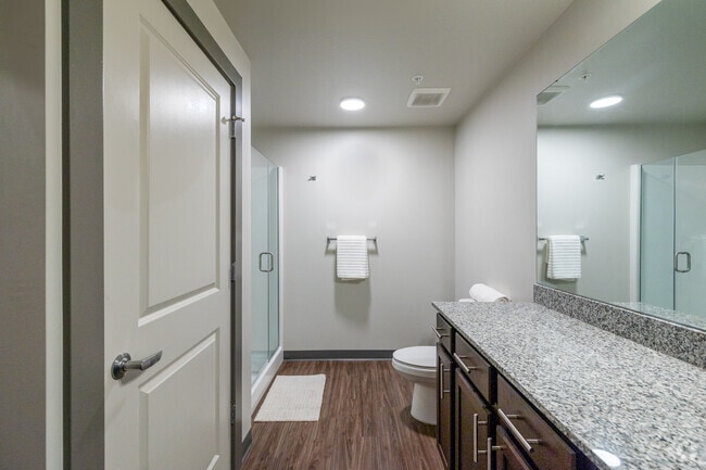 1BR, 1BA - 686SF - Bathroom
