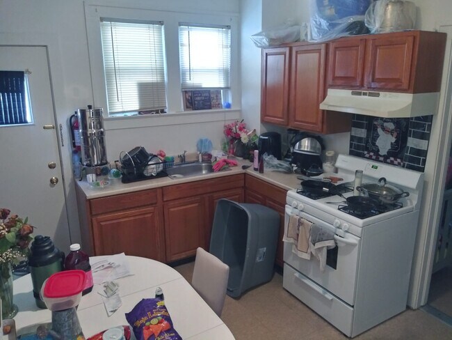 Photo - 182 Redmond St