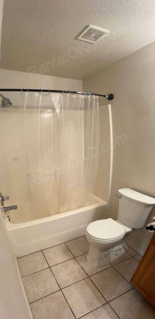 Photo - Charming 3 bed with spacious back yard.