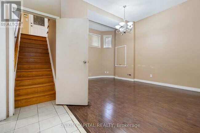 Photo - 639 Twain Ave