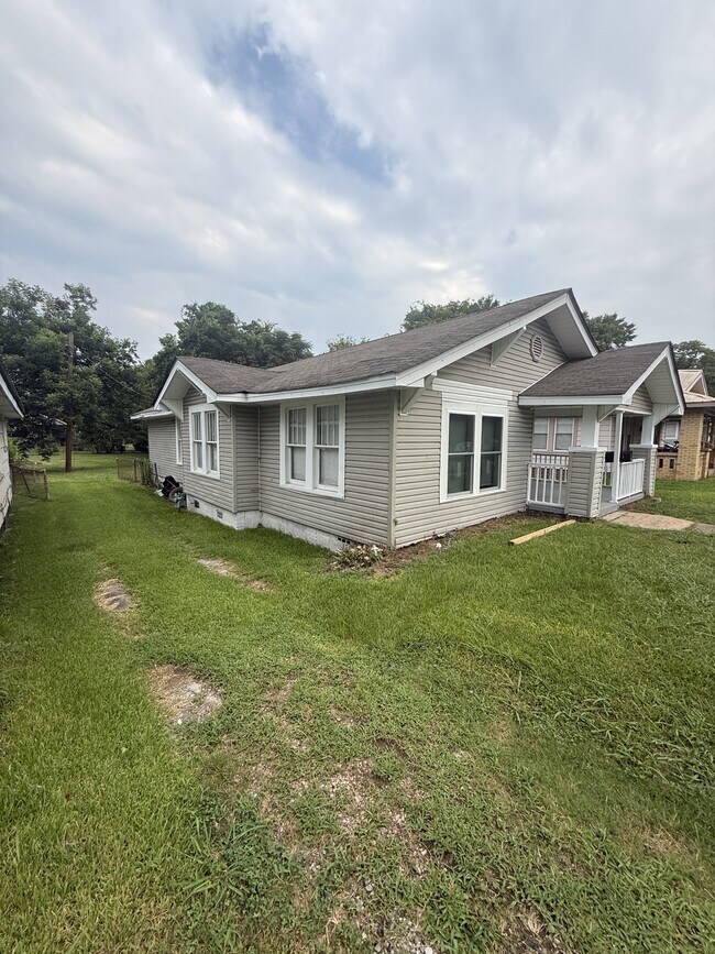 Photo - 1050 Jackson Blvd