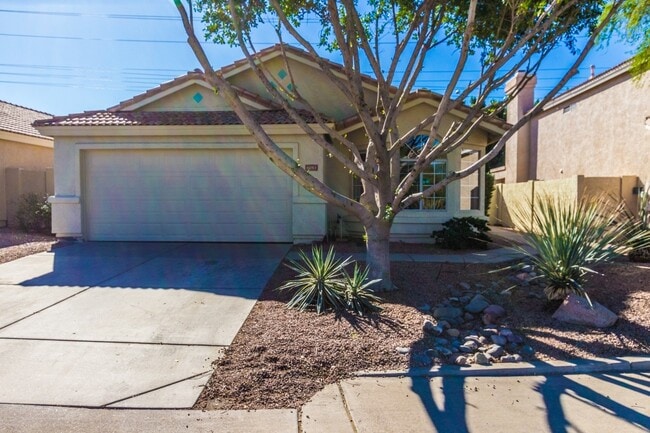 Building Photo - POPULAR RED MOUNTAIN RANCH COMMUNITY