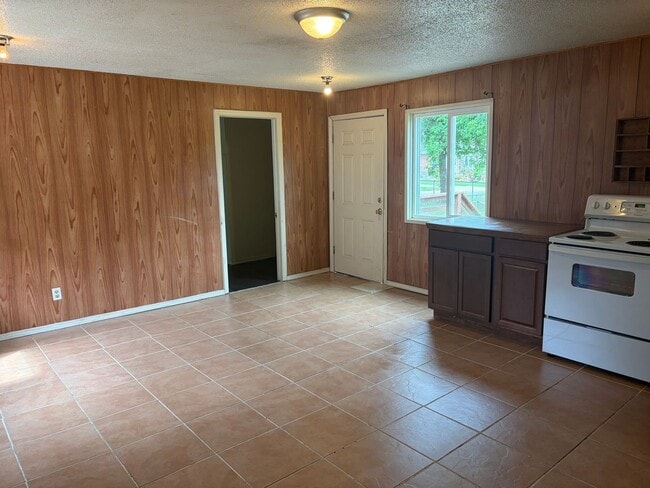 Photo - 2 BEDROOM 1 BATH HOUSE, WITH CENTRAL HEAT & AIR, ALL ELECTRIC, FENCED YARD. APPLICATION AND PET F...