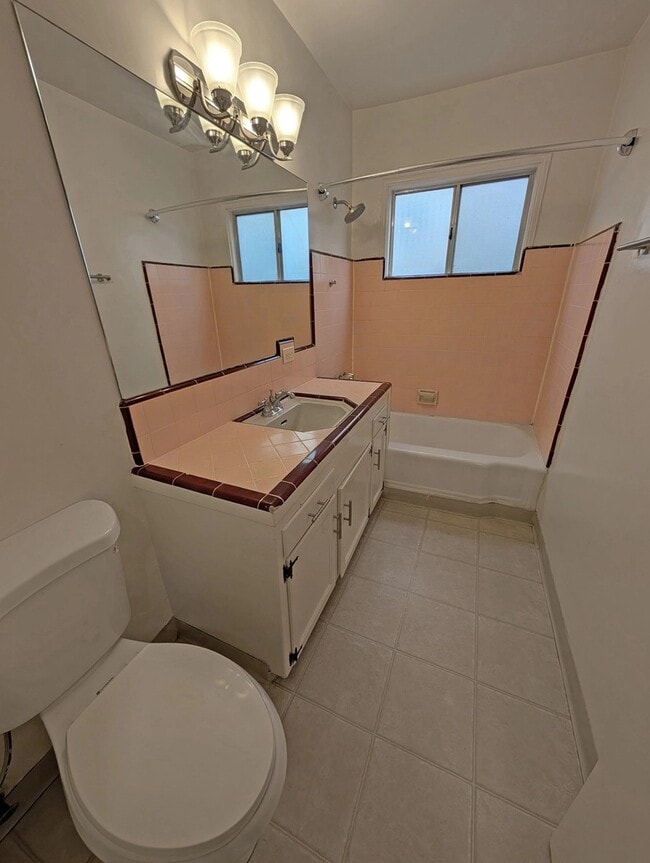 Photo - 1532 S Bundy Dr Unidad B