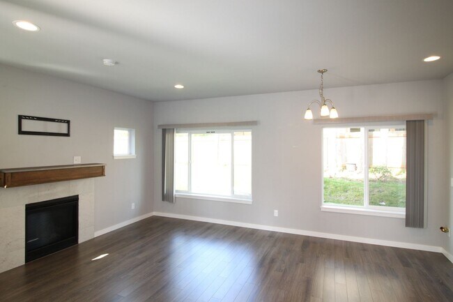 Photo - 3 Bed 2.5 Bath - Townhome - Ft Nugent Park - NAS Whidbey