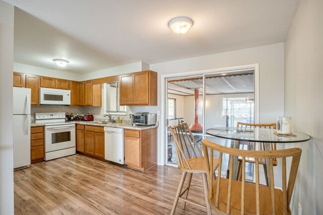 Photo - Room in a large shared home, great neighbo... Unit Room 3