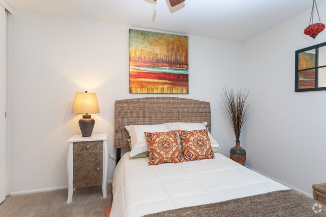 2BR, 1.5BA - 950SF - Bedroom