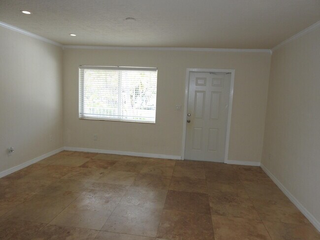 Photo - 1872 NE 46th St Unidad D11
