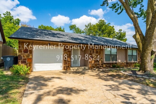 Building Photo - 3 Bed | 2 Bath in Tulsa!