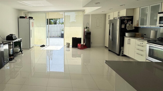 Photo - 916 NE 27th Ave