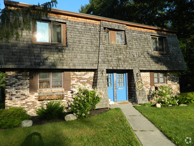 Building Photo - 1256 Town Line Rd Rental