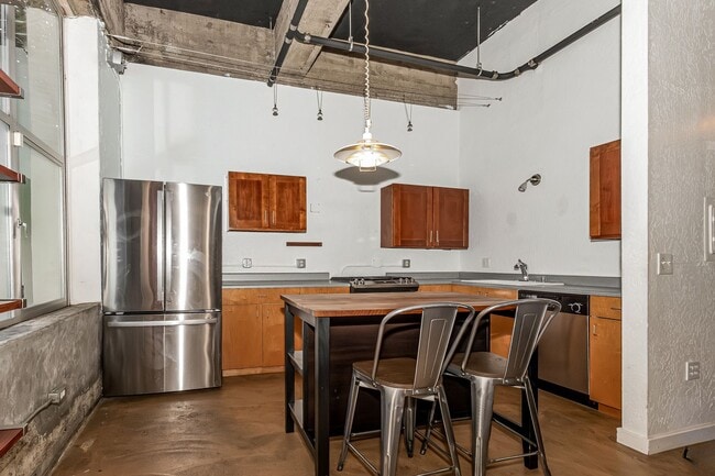 Photo - 2 Bedroom Condo Available In West Clawson Lofts! Unidad 10