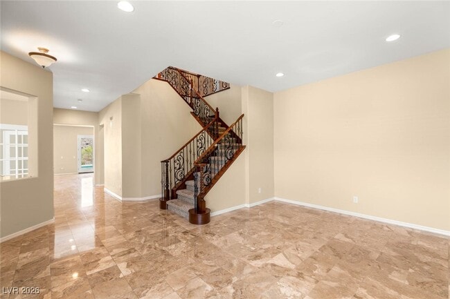 Photo - 17 Morninglow Pass