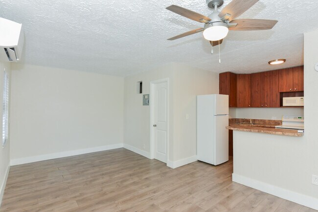 Photo - 605 N Federal Hwy Unit 13