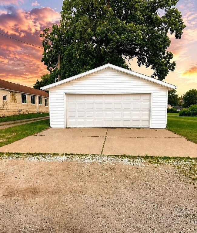 Photo - Spacious 4 bedroom, 2.5 bath home with solar panels-low electricity cost for tenants!