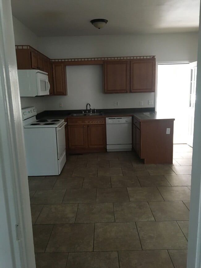 Building Photo - 505 S Roney St