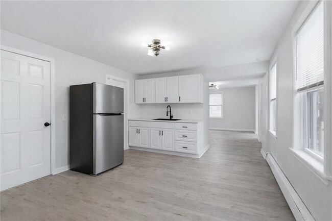 Photo - 92 Sylvian St