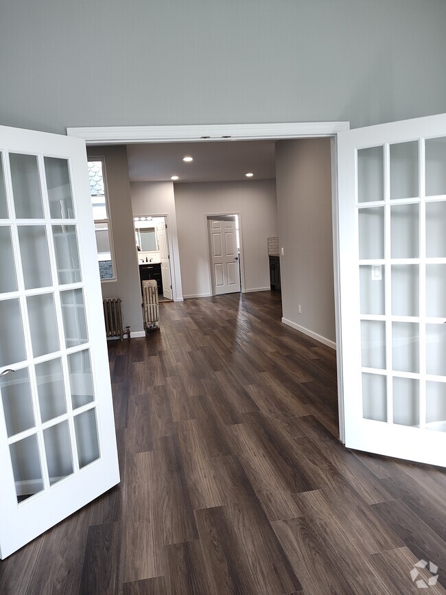 Building Photo - 682 Onderdonk Ave Unit 3 Rental