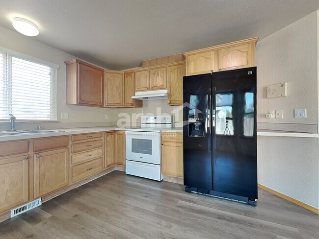 Photo - 16144 Prairie Creek Loop SE