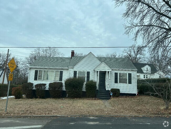 Building Photo - 1318 S Meadow St Rental