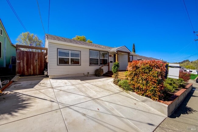 Photo - 250 Hillcrest Ave