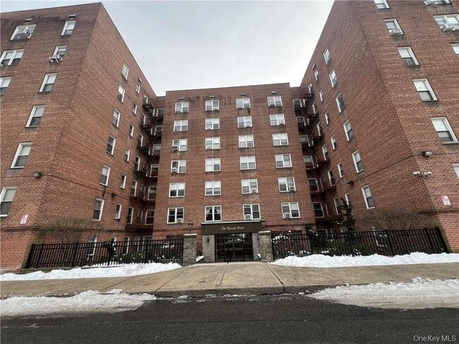 Building Photo - 1 Vincent Rd Unit 2E