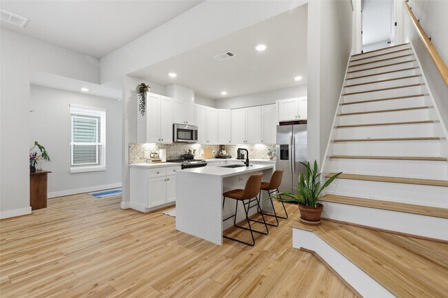 Photo - 5825 Francis Oak Ln