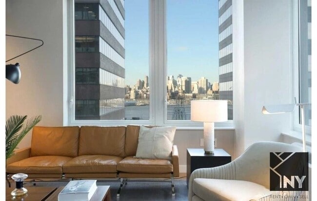 180 John St Unit 1410
