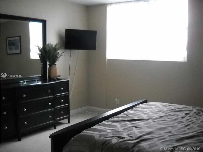 Building Photo - 3901 S Ocean Dr Unit 8L