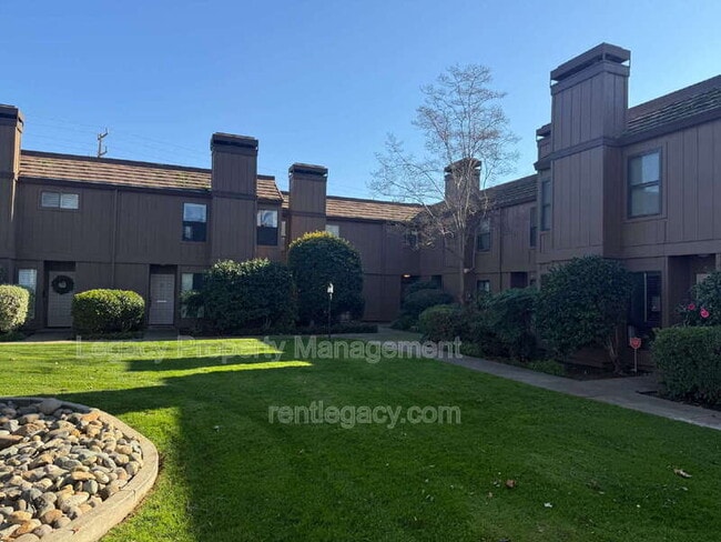 Building Photo - 2298 Sierra Blvd Unit Apt C