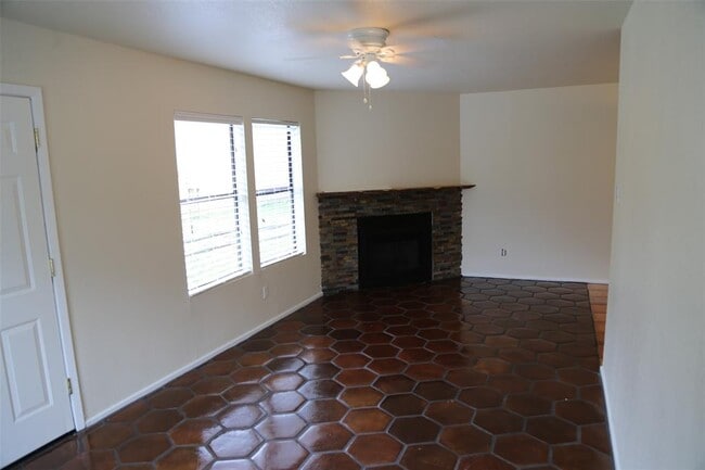 Photo - 4 Deerfield Dr
