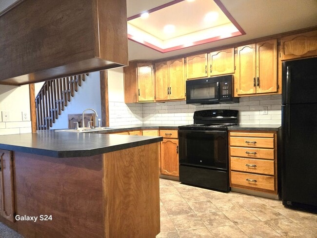 Photo - 575 Weaver Ave