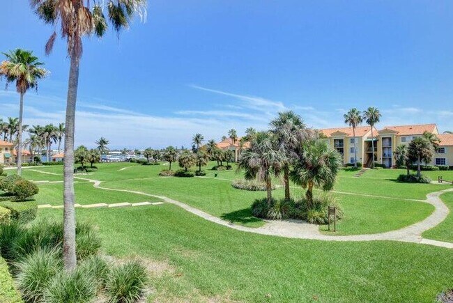 Photo - 160 Yacht Club Way Unidad 102